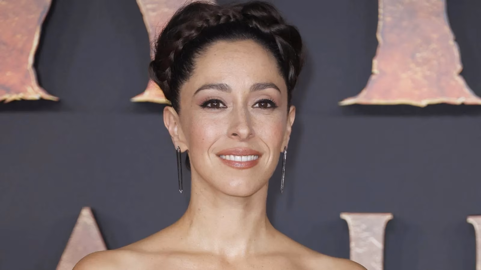 oona-chaplin-bearing-the-weight-of-a-legendary-name-into-pandora-s-flames-image-0