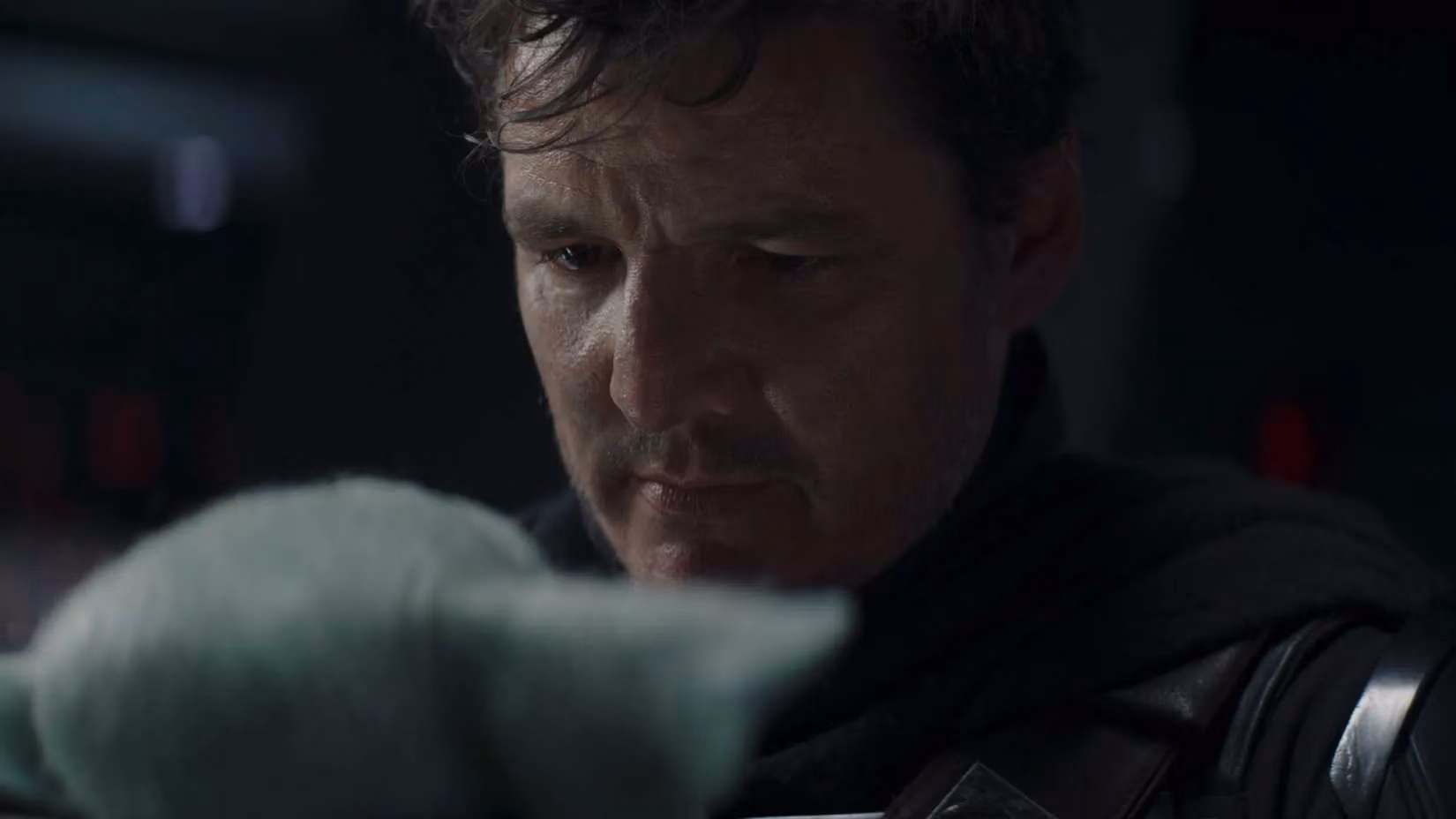 pedro-pascal-s-missing-face-in-the-mandalorian-movie-why-it-hurts-star-wars-image-1